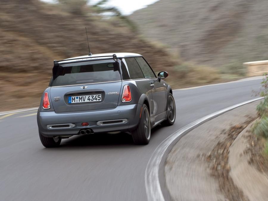  Mini Cooper S with JCW GP Kit 2006 года  (фото 20 из 22)